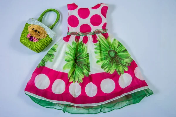 Детская Мода Детская Одежда Сложенные Наряды Кричали Цветном Фоне Снимок — стоковое фото