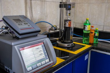 Big Cola Laboratuvarı için editör fotoğrafı, seçici odak noktası sığ alan derinliği. Fotoğraflar 21 Ocak 2016 'da Kahire Mısır' da çekildi