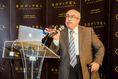 Dr.Zahi Hawass ve Dr.Sahar N. Saleem Book için editör fotoğrafı, Firavunların imza töreni. Fotoğraf, yüzeysel alan derinliğiyle seçici bir odak noktasıdır. Fotoğraf 23 Mart 2016 'da Kahire Mısır' da çekildi.