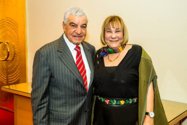 Dr.Zahi Hawass ve Dr.Sahar N. Saleem Book için editör fotoğrafı, Firavunların imza töreni. Fotoğraf, yüzeysel alan derinliğiyle seçici bir odak noktasıdır. Fotoğraf 23 Mart 2016 'da Kahire Mısır' da çekildi.