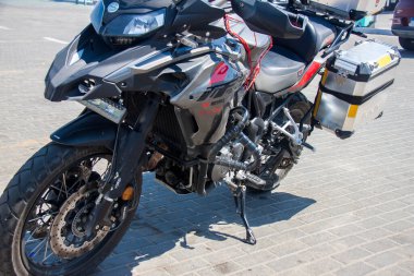 Resimli Editör Markalı Fotoğraf, Motosiklet, seçici odak noktası sığ alan derinliği. Fotoğraflar 1 Temmuz 2022 'de Kahire Mısır' da çekildi.