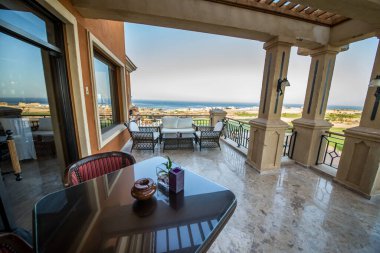 İç mekan fotoğrafı. Çekim alanı sığ olan seçici bir odak noktasıdır. 22 Nisan 2016 'da Kahire Mısır' da çekildi.