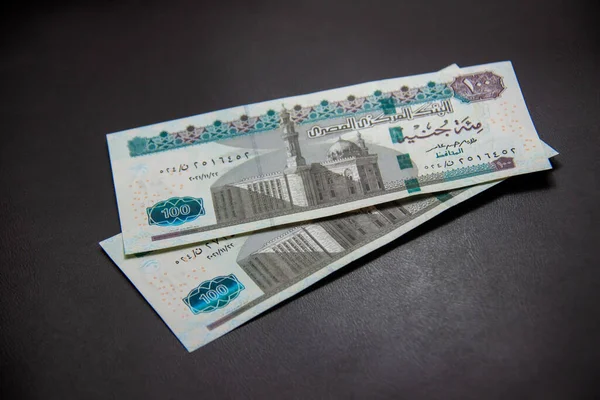 Ägyptisches Geld Ägyptisches Pfund Isoliert Auf Dunklem Grund — Stockfoto