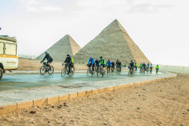 17 Ocak 2019 'da Mısır' da vurularak öldürülen Afrika Bisikletleri Kahire 'ye Cape Town' a gidiyor.