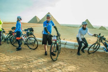 17 Ocak 2019 'da Mısır' da vurularak öldürülen Afrika Bisikletleri Kahire 'ye Cape Town' a gidiyor.
