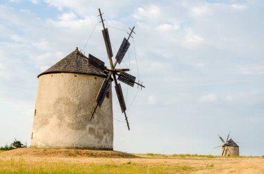 Macaristan'da eski yel değirmeni