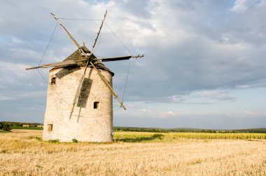 Macaristan'da eski yel değirmeni