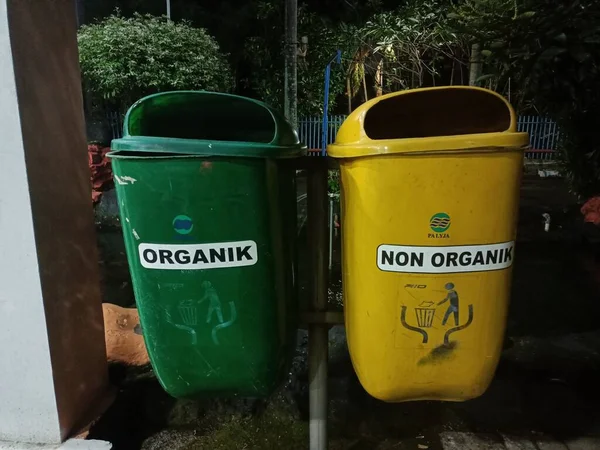 Throw garbage in its place