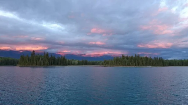 Evening Sky Settling Lake Color Clouds — Stockfoto