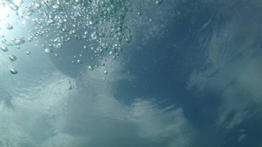 water bubbles from scuba