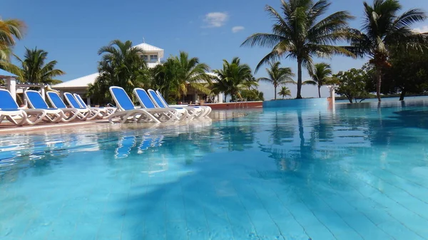 Beautiful Infinity Pool Cuba — Stok fotoğraf