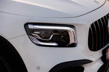 BAE, Dubai -09, Ekim, 2022 Mercedes GLB 350 Benz, yakın çekim. Fotoğraf çekimi.