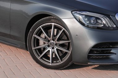 BAE, Dubai-10-octomber-2022, Mercedes 's 560 gri benz .