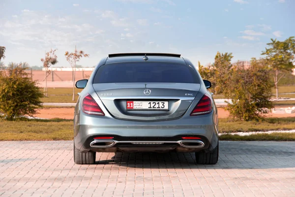 Vae Dubai Octomber 2022 Mercedes 560 Grauer Benz Parkplatz Rückansicht — Stockfoto
