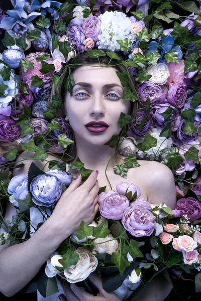 Beautiful Woman Portrait Flowers — Fotografia de Stock
