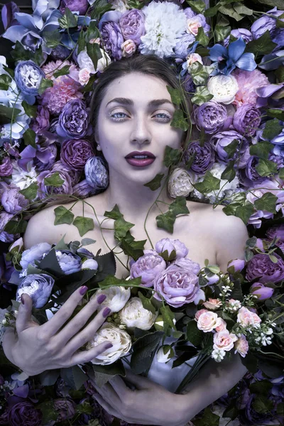 Beautiful Woman Portrait Flowers — Fotografie, imagine de stoc