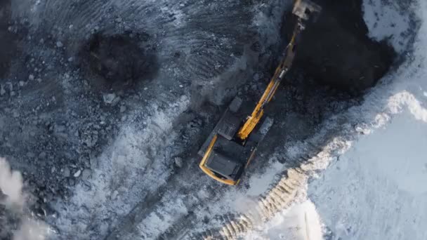 Orange Excavator Extracting Ore Coal Quarry Top View Copter — Stockvideo
