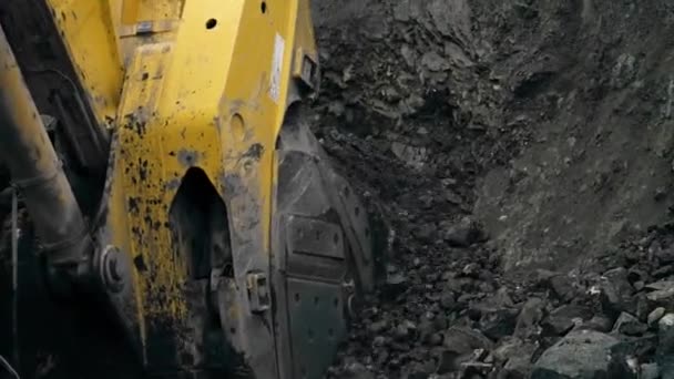 Large Excavator Sticks Bucket Ground Rakes Ore Ore Mining Quarry — Stock videók