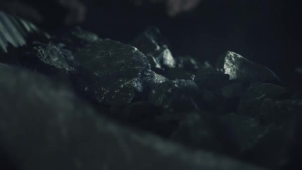 Ore Close Mining Ore Underground Dynamic Handheld Shot — Vídeo de Stock