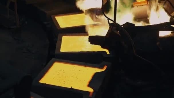 Close Molten Metal Moulds Bright Yellow Liquid Metal Metallurgical Production — Wideo stockowe