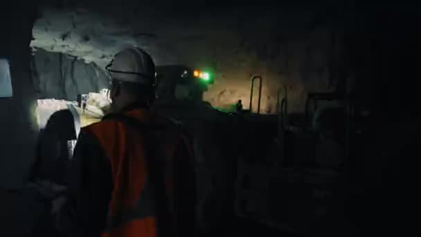 Mining Ore Underground Dark Excavator Collects Ore Worker Helmet Controls — Stockvideo