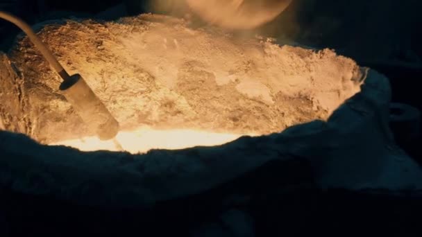Ladle Stirs Molten Metal Melting Pot Metallurgy Heavy Industry — Vídeo de Stock