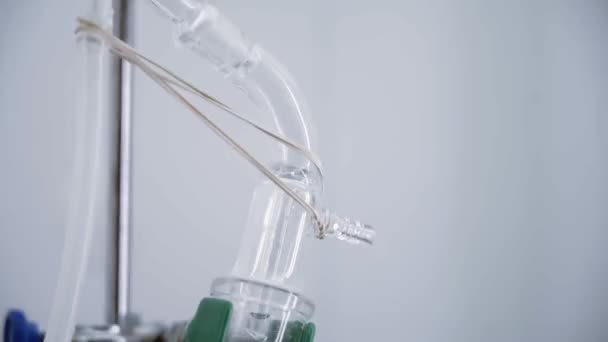 Drops Slowly Flow Tube Distillation Process Flasks Laboratory Vertical Panorama — Stockvideo