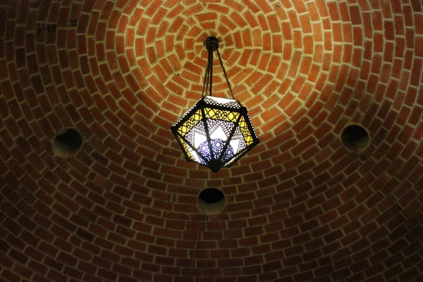 Beautiful Architechure Chandelier Glowing Ceiling Islamic Architecture — Stockfoto