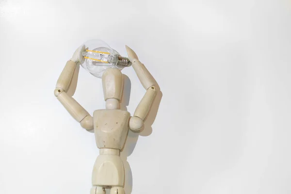 Mannequin Wood Figure Carrying Incandescent Light Bulb New Idea Concept — 图库照片