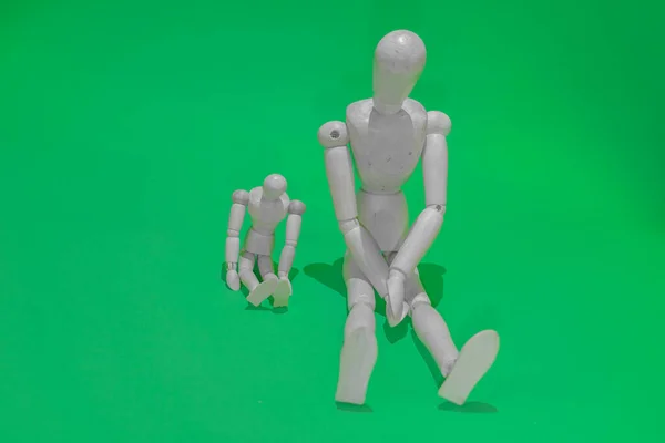 Sad Wooden Mannequins Two Mannequins Father Son Green Screen — 图库照片