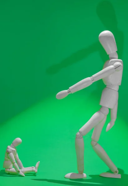 Wooden Mannequin Scolding Another Smaller Mannequin Green Screen — Stock Fotó