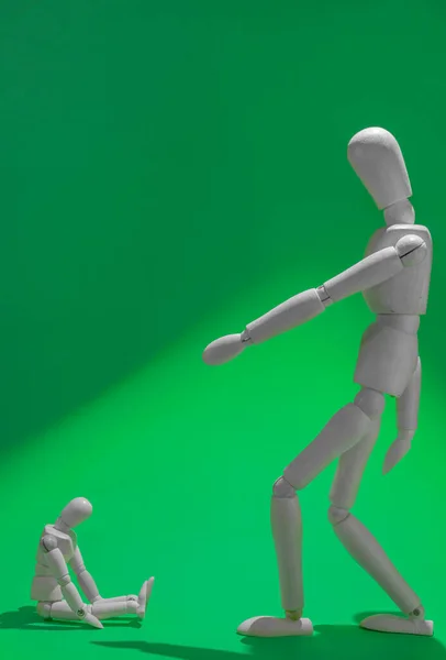 Wooden Mannequin Scolding Another Smaller Mannequin Green Screen — Foto Stock