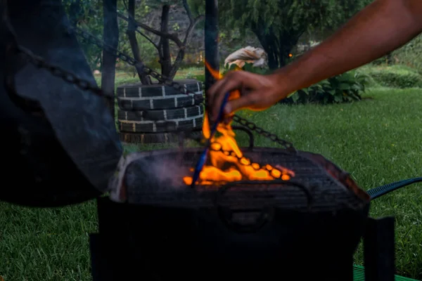 Lighting Charcoal Make Roast Beef Grill Fire — ストック写真