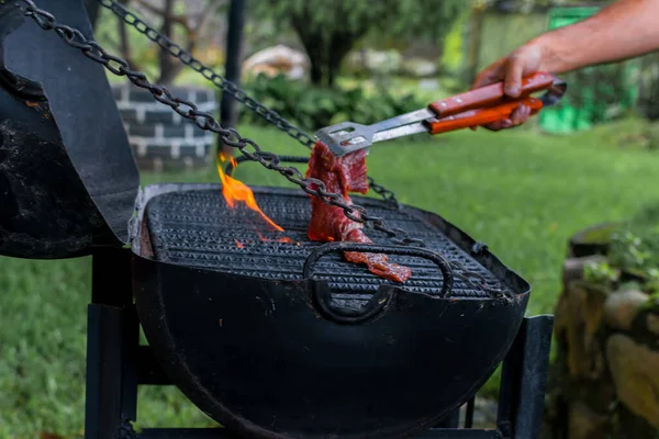 Lighting Charcoal Make Roast Beef Grill Fire — Stock Photo, Image