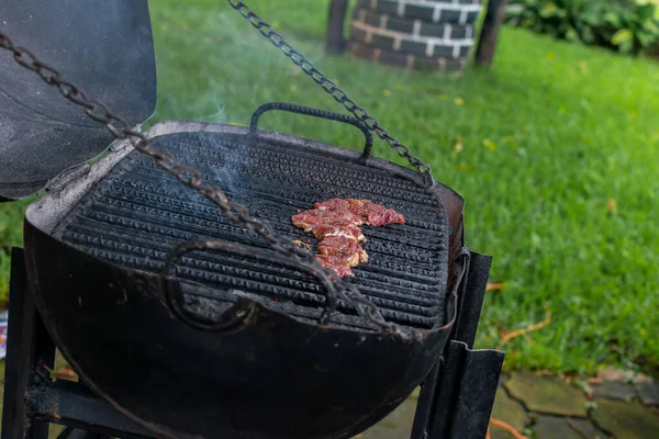 Lighting Charcoal Make Roast Beef Grill Fire —  Fotos de Stock