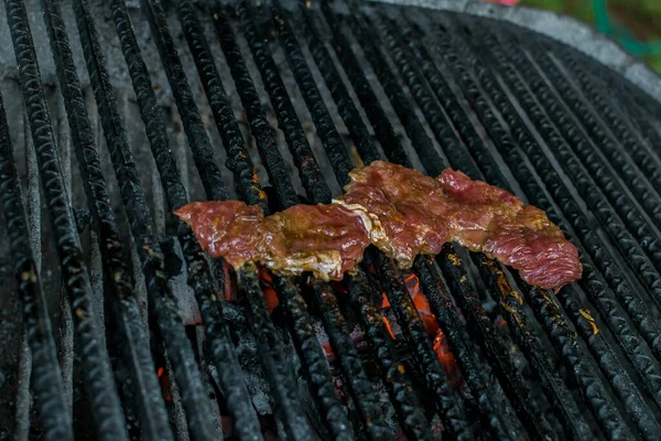 Lighting Charcoal Make Roast Beef Grill Fire — Stock Photo, Image