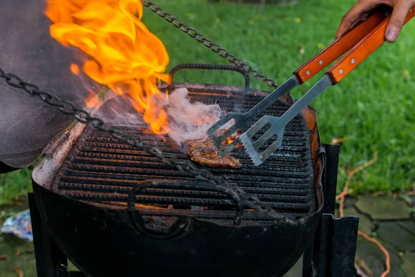 Lighting Charcoal Make Roast Beef Grill Fire — Stockfoto