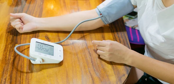 Arms Young Woman Taking Her Blood Pressure Abnormal Results — Stok fotoğraf