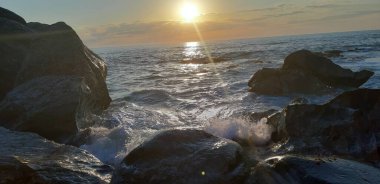 Sinyor da Pedra 'nın şapelinden gün batımı kumsalı.