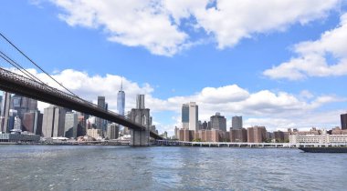 Brooklyn 'den aşağı Manhattan manzarası