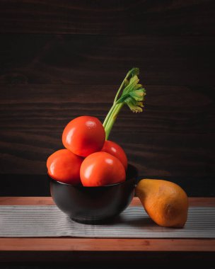 Bowl con tomates limon y apio