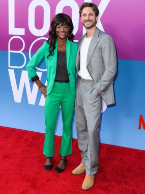 American actress Sufe Bradshaw and boyfriend/actor Matt Atwater arrive at the Los Angeles Premiere Of Netflix's 'Look Both Ways' held at the Netflix Tudum Theater on August 16, 2022 in Hollywood, Los Angeles, California, United States. 