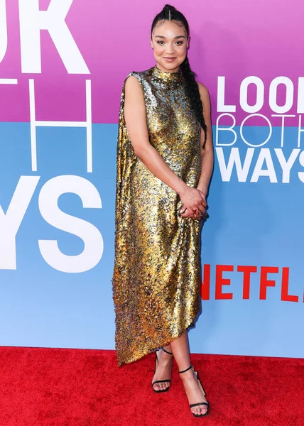 Australian Actress Aisha Dee Arrives Los Angeles Premiere Netflix Look — Fotografia de Stock