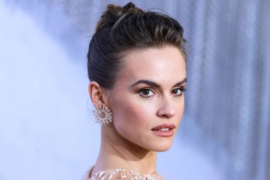 American actress Ema Horvath wearing a Monique Lhuillier dress arrives at the Los Angeles Premiere Of Amazon Prime Video's 'The Lord Of The Rings: The Rings Of Power' Season 1 held at The Culver Studios on August 15, 2022 in Culver City, Los Angeles