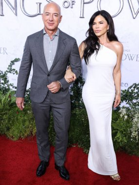 American entrepreneur Jeff Bezos and girlfriend Lauren Sanchez arrive at the Los Angeles Premiere Of Amazon Prime Video's 'The Lord Of The Rings: The Rings Of Power' Season 1 held at The Culver Studios on August 15, 2022 in Culver City