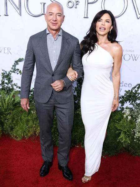 American entrepreneur Jeff Bezos and girlfriend Lauren Sanchez arrive at the Los Angeles Premiere Of Amazon Prime Video's 'The Lord Of The Rings: The Rings Of Power' Season 1 held at The Culver Studios on August 15, 2022 in Culver City