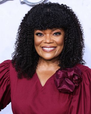 Yvette Nicole Brown arrives at the Los Angeles Premiere Of Amazon Prime Video's 'The Lord Of The Rings: The Rings Of Power' Season 1 held at The Culver Studios on August 15, 2022 in Culver City, Los Angeles, California, United States. 