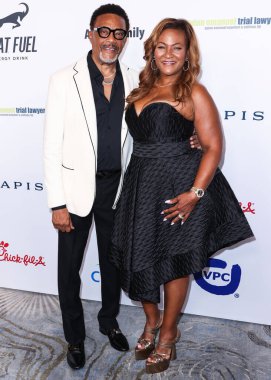 Judge Greg Mathis and wife Linda Reese arrive at the 22nd Annual Harold And Carole Pump Foundation Gala held at The Beverly Hilton Hotel on August 19, 2022 in Beverly Hills, Los Angeles, California, United States. 
