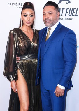 American golfer and model Holly Sonders and boyfriend/American boxing promoter and former professional boxer Oscar De La Hoya arrive at the 22nd Annual Harold And Carole Pump Foundation Gala held at The Beverly Hilton Hotel on August 19, 2022 in Beve