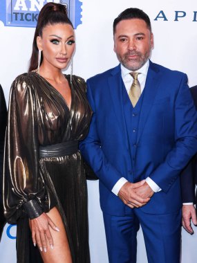 American golfer and model Holly Sonders and boyfriend/American boxing promoter and former professional boxer Oscar De La Hoya arrive at the 22nd Annual Harold And Carole Pump Foundation Gala held at The Beverly Hilton Hotel on August 19, 2022 in Beve